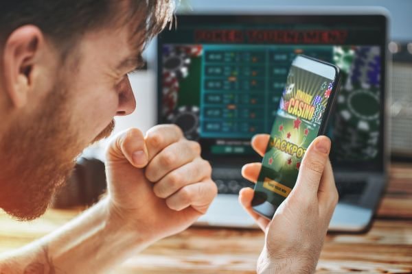 Tim prediksi angka yang bekerja di pusat operasi untuk mendukung layanan pelanggan dan keamanan platform